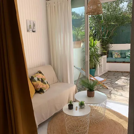 Apartment Bright With Small Terrace Fréjus