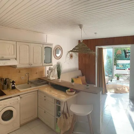 Bright With Small Terrace * Frejus