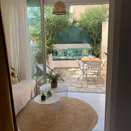 شقة Bright With Small Terrace *