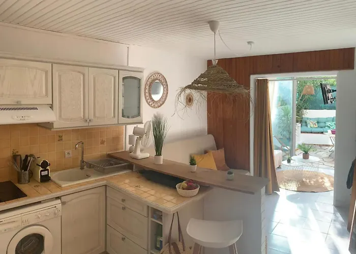 Bright With Small Terrace * Frejus