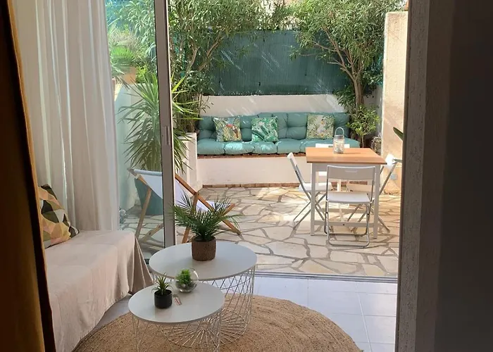 Bright With Small Terrace * Fréjus