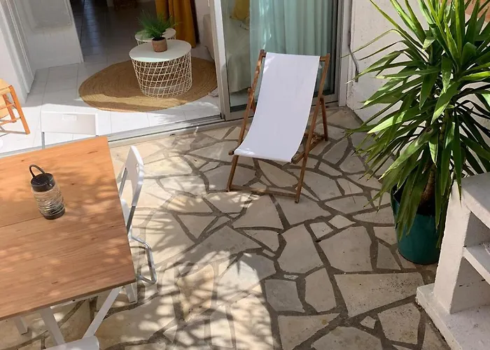 Bright With Small Terrace *